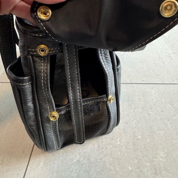 Petote Metro Petite Dog Carrier. For under 4 pounds - Picture 5 of 6